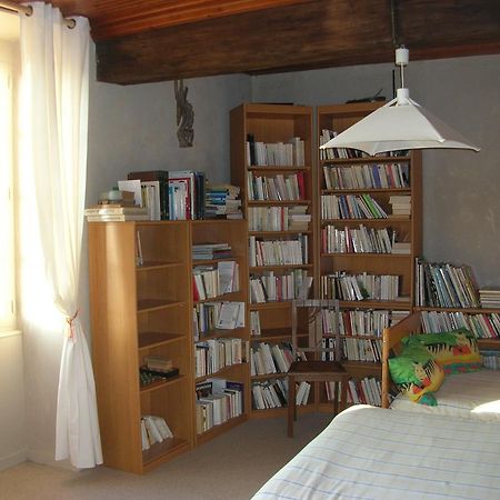 B&B "Les Remparts" Vouvant 객실 사진