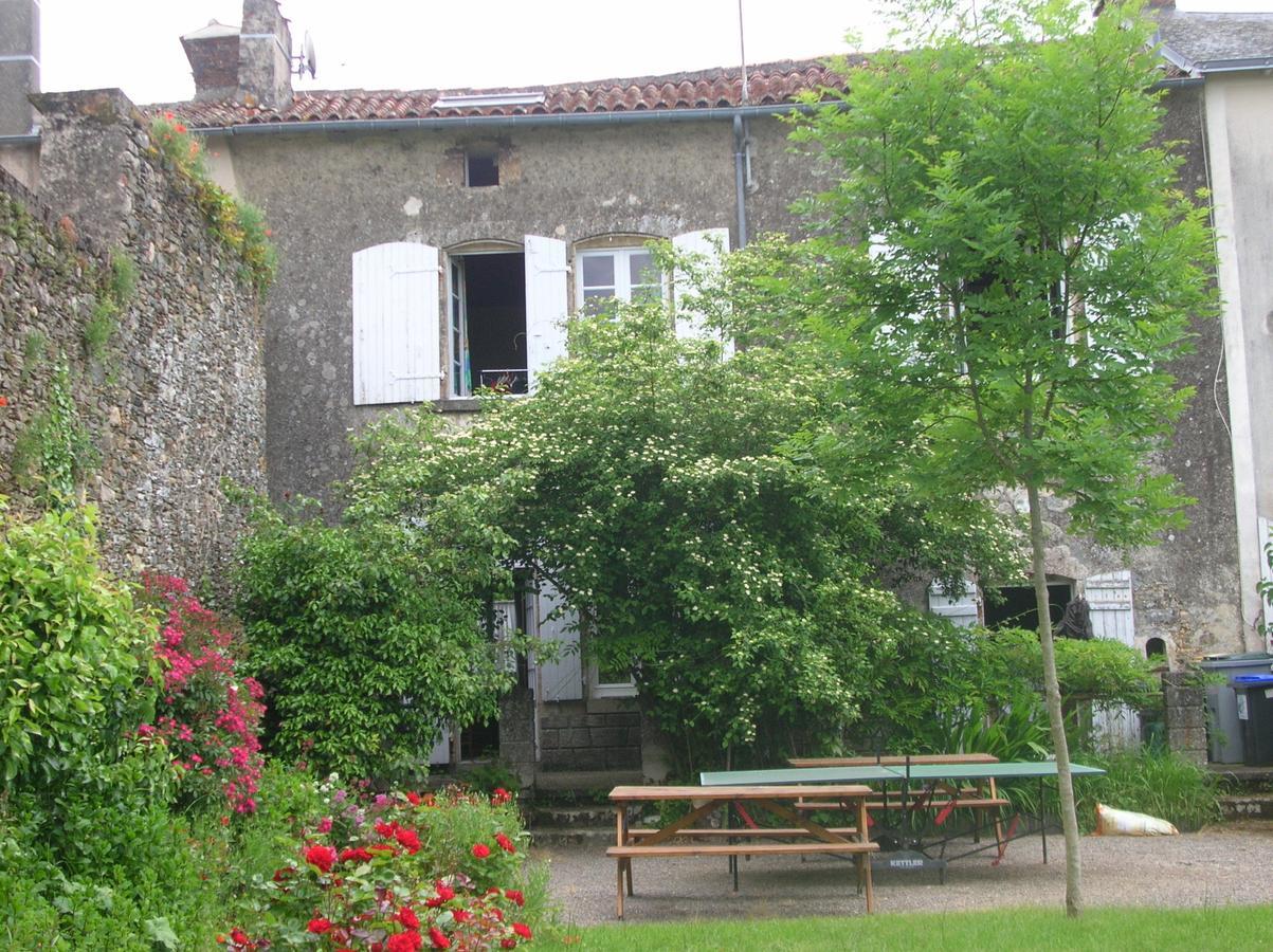 B&B "Les Remparts" Vouvant 객실 사진