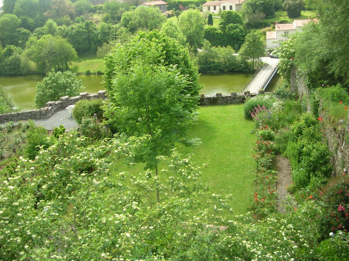 B&B "Les Remparts" Vouvant 외부 사진